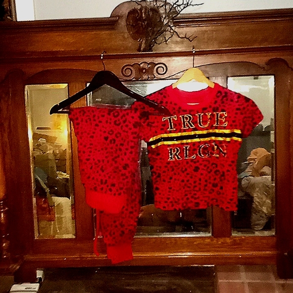 Track suits - Picture 1 of 3